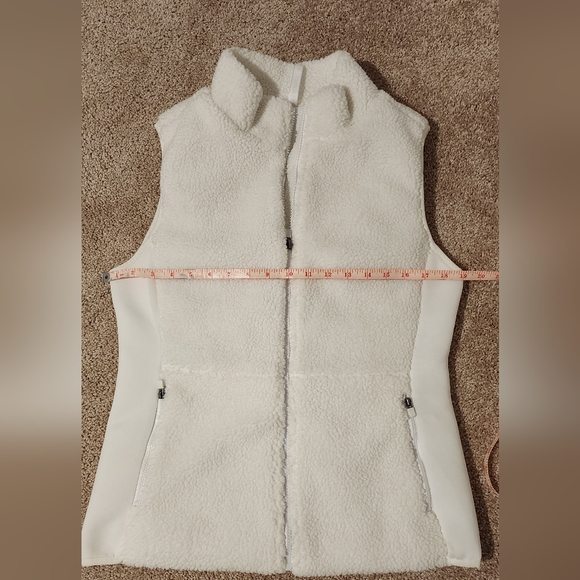 Fabletics vest. - Picture 2 of 6